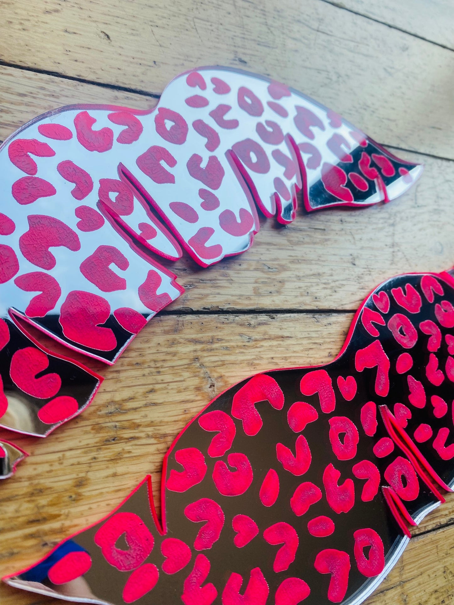 Silver mirror acrylic lips with neon pink leopard print - Acrylic - Lip Decor - Wall decor - wall lips