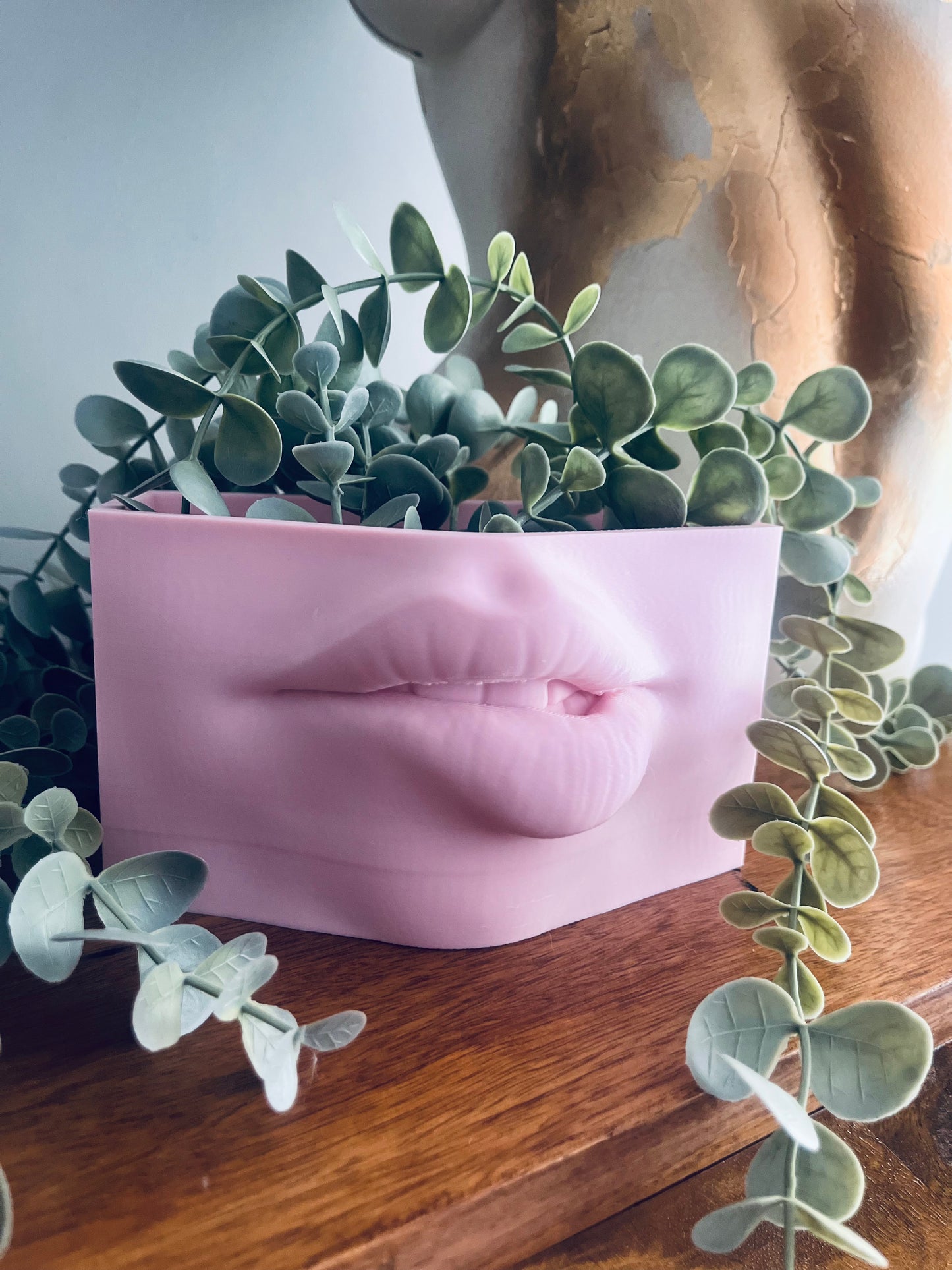 Hot Lips Pot