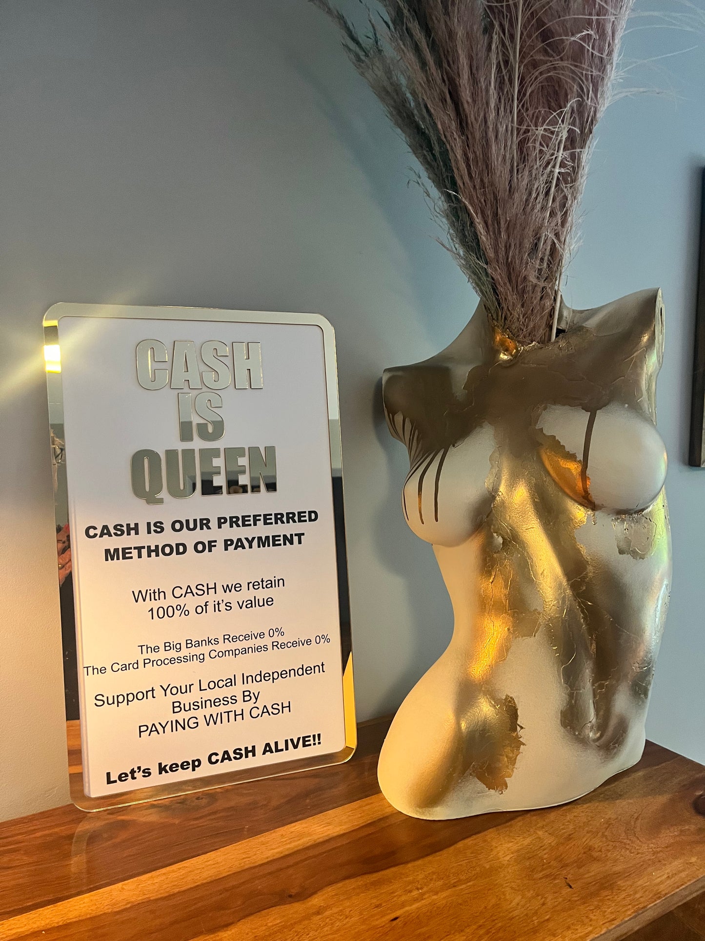 CASH IS QUEEN business sign