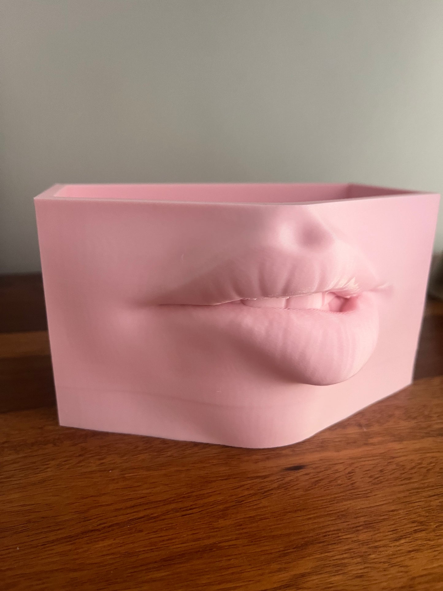 Hot Lips Pot