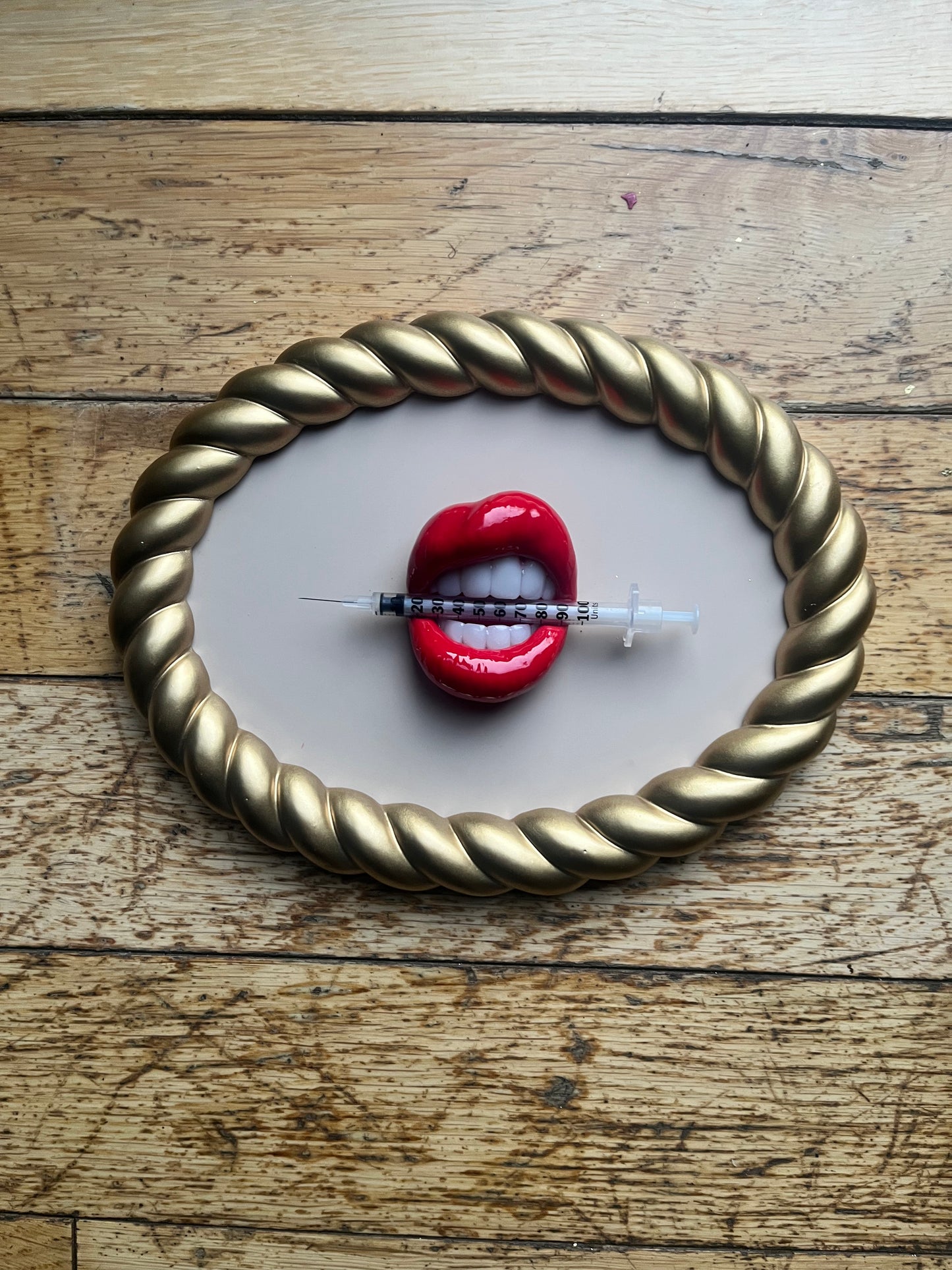 LIP ART - RED syringe Lips in Gold frame