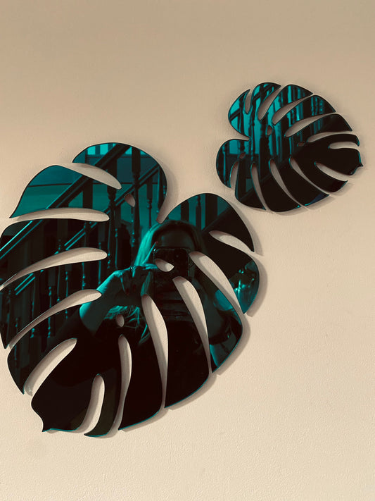 Small mirrored Monstera Leaf - Acrylic Mirror - Leaf wall decor