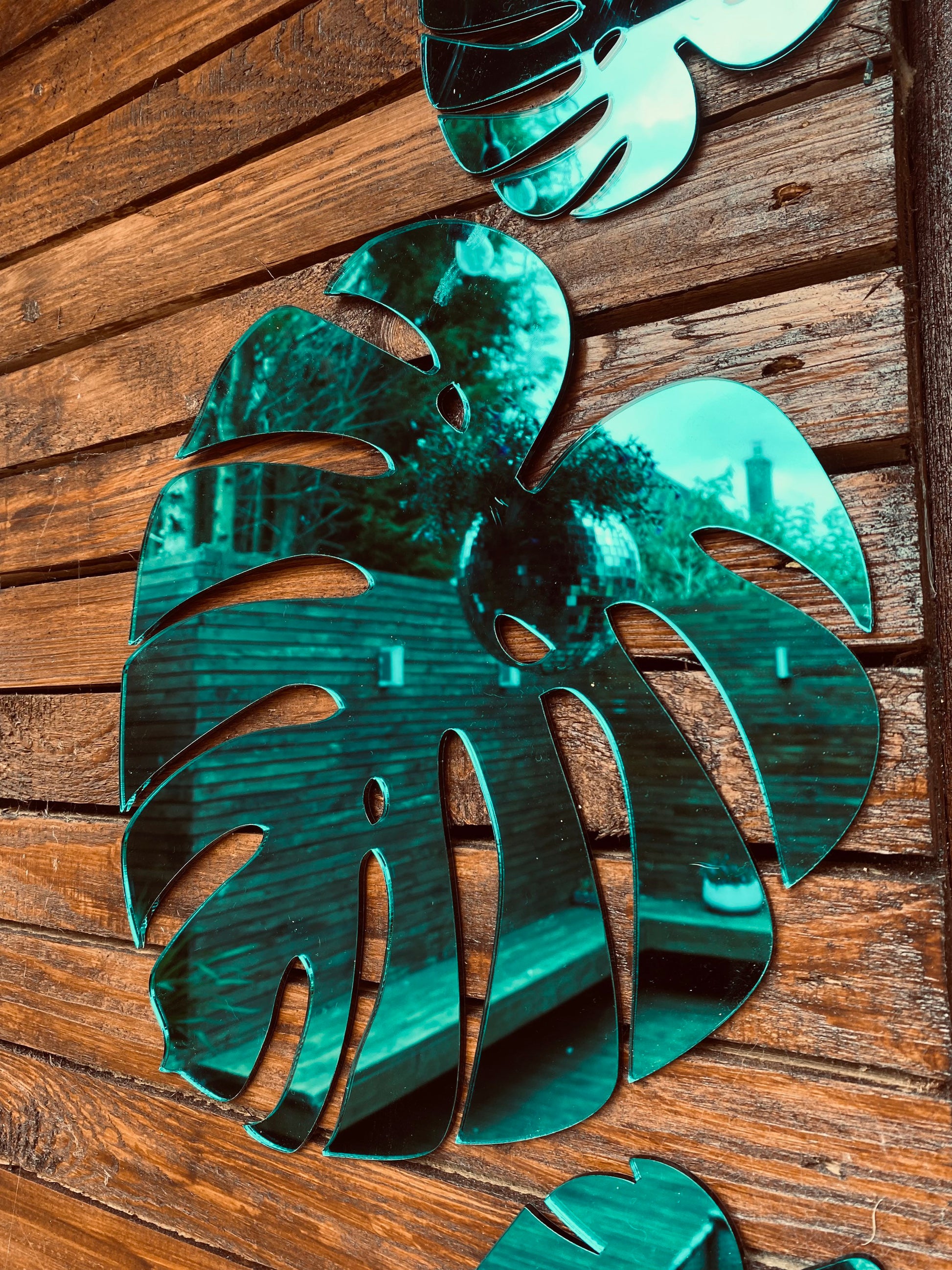 Large mirrored Monstera Leaf - Acrylic Mirror - Leaf wall decor