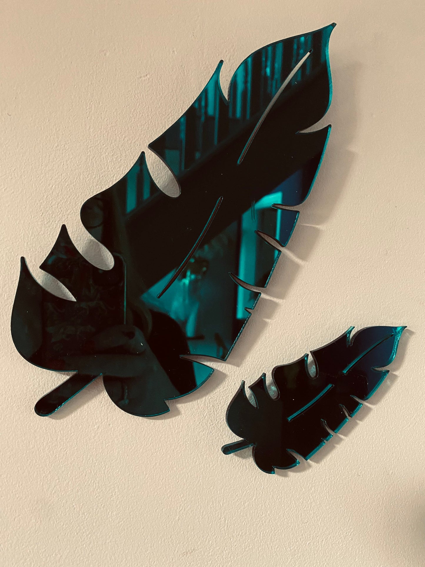 Large mirrored Leaf - Acrylic Mirror - Leaf wall decor