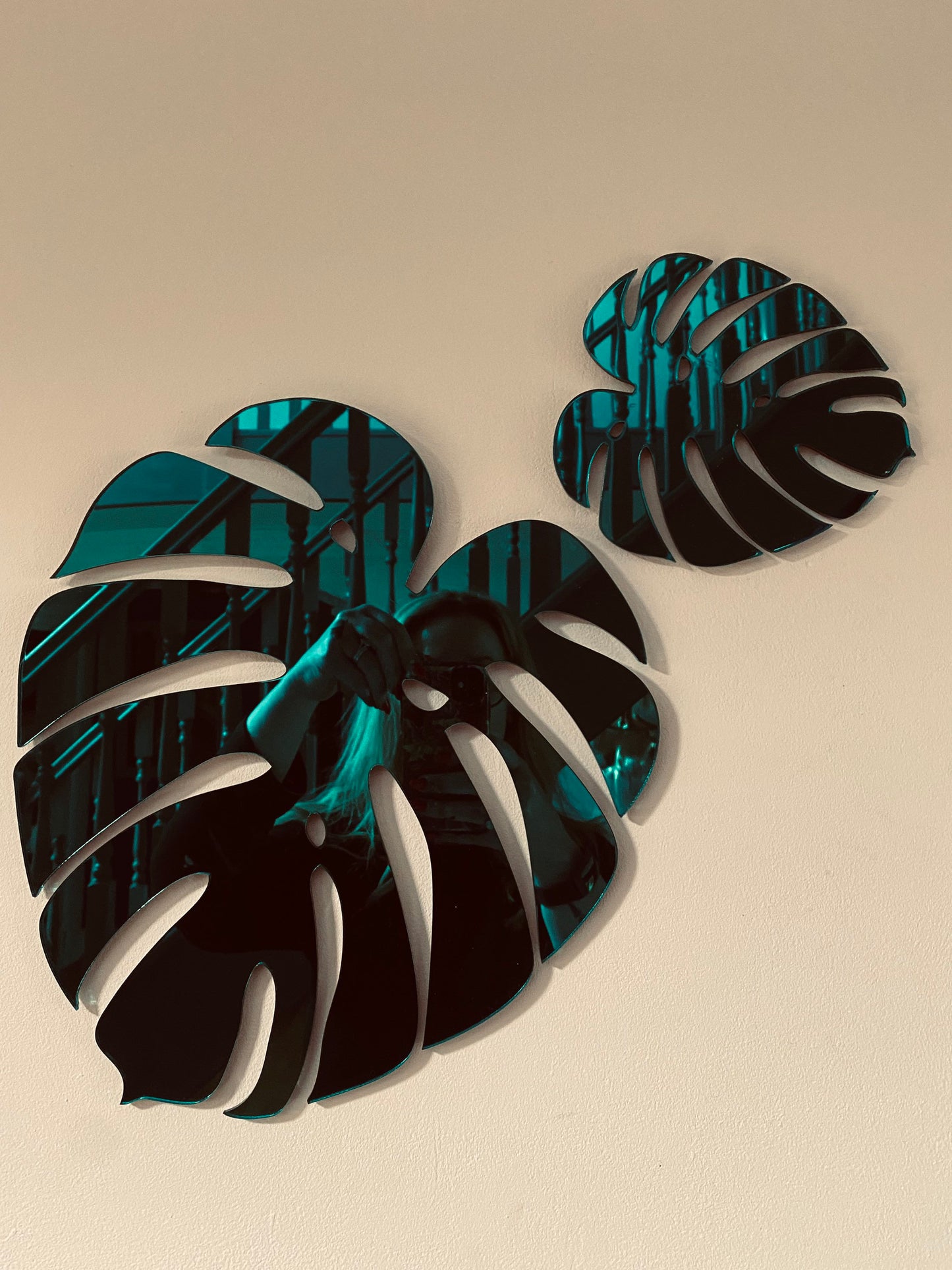 Small mirrored Monstera Leaf - Acrylic Mirror - Leaf wall decor