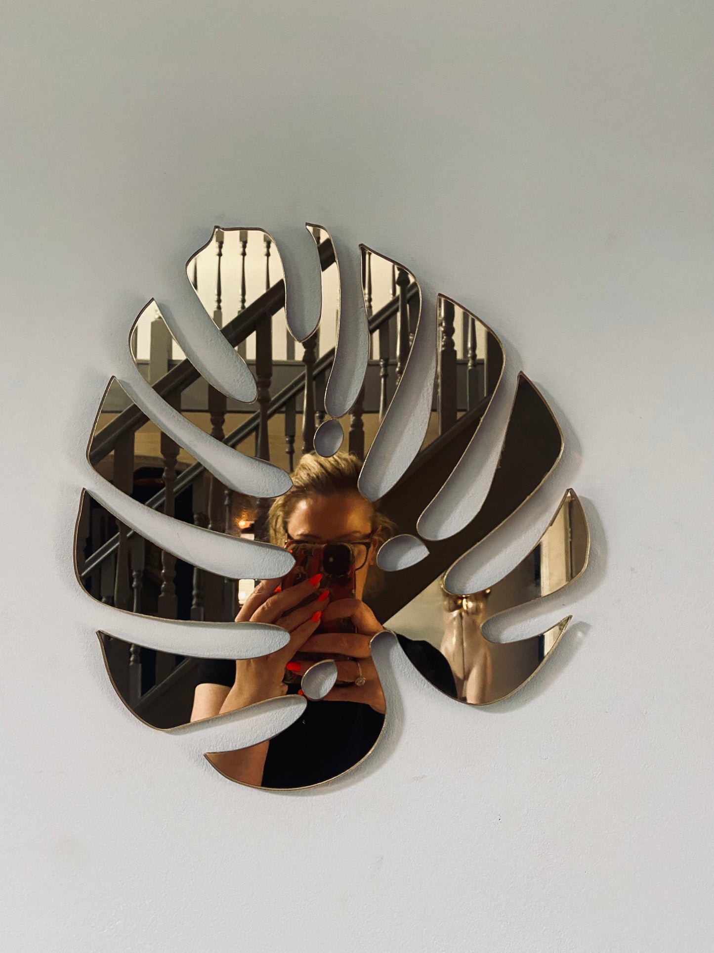 Small mirrored Monstera Leaf - Acrylic Mirror - Leaf wall decor