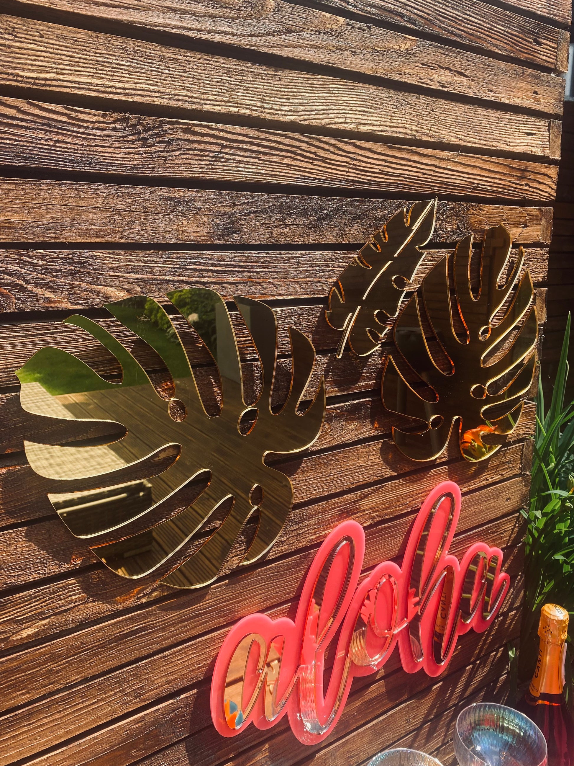 Small mirrored Monstera Leaf - Acrylic Mirror - Leaf wall decor