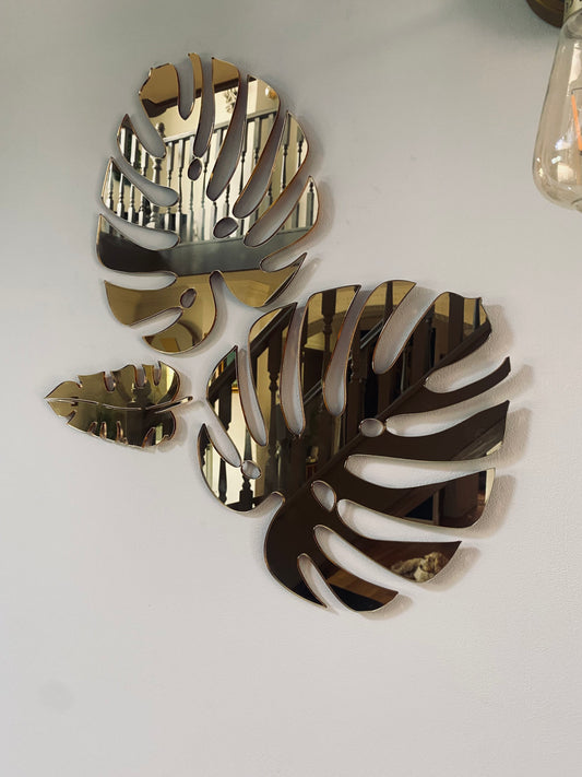 Small mirrored Monstera Leaf - Acrylic Mirror - Leaf wall decor